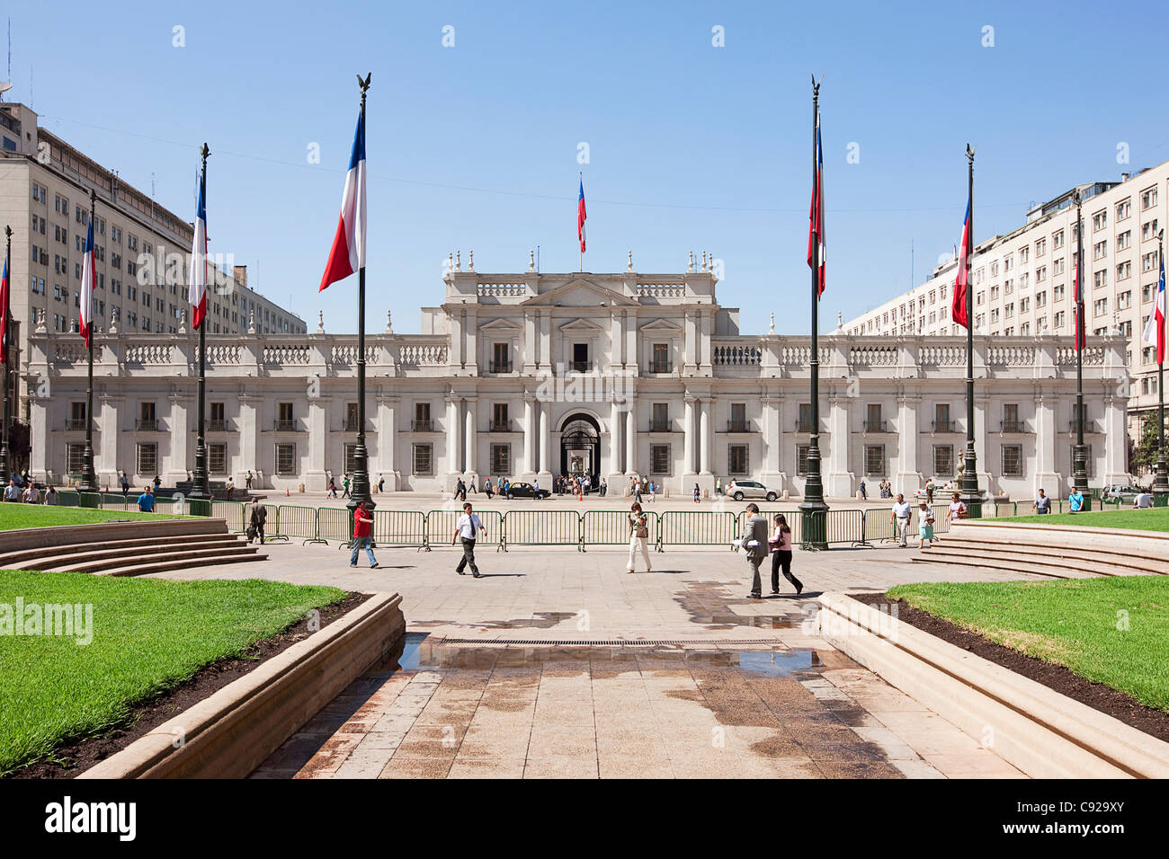 Il Cile, Santiago, Plaza de la Constitucion, il Palacio de la Moneda, la sede del Presidente della Repubblica del Cile Foto Stock