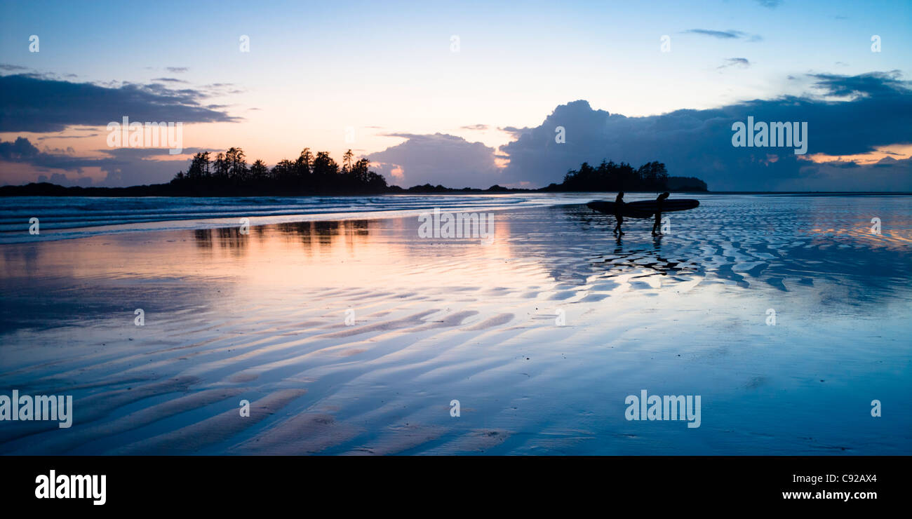 Tramonto sulla spiaggia di Chesterman vicino a Tofino, isola di Vancouver, British Columbia in Canada Foto Stock