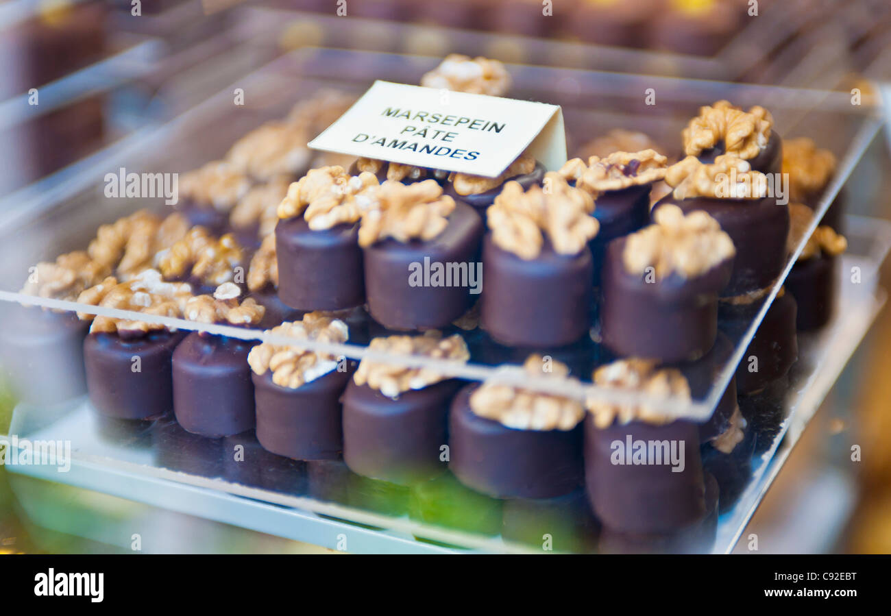 Close up di cioccolatini in caso di visualizzazione Foto Stock