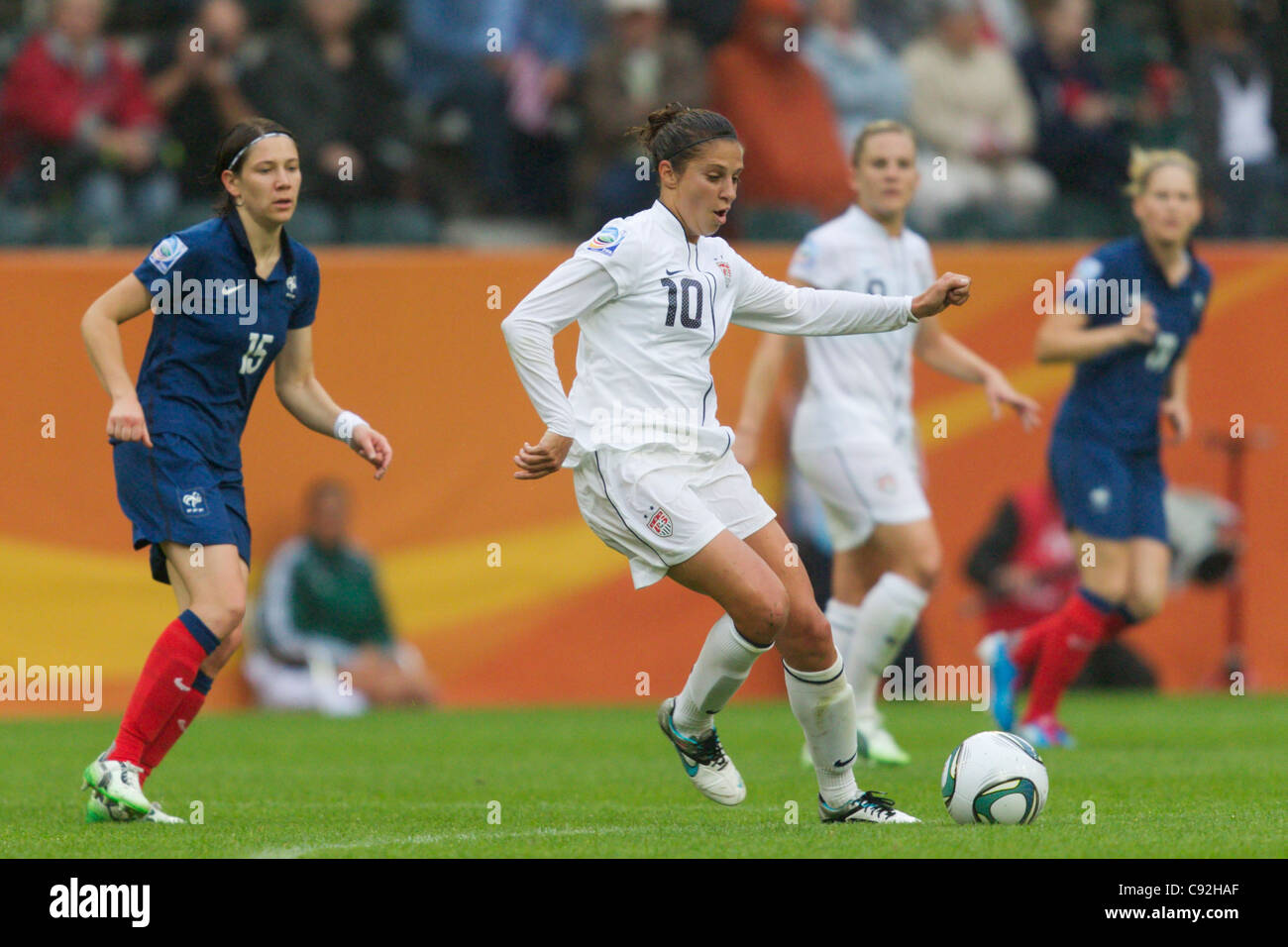 Carli Lloyd degli Stati Uniti in azione durante una 2011 FIFA Coppa del Mondo Donne semifinale partita di calcio contro la Francia. Foto Stock