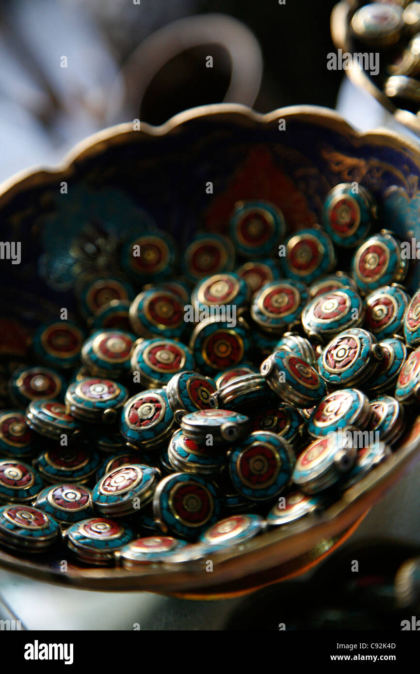Dettaglio di perle in un cordone shop in Aqaba Giordania. Foto Stock