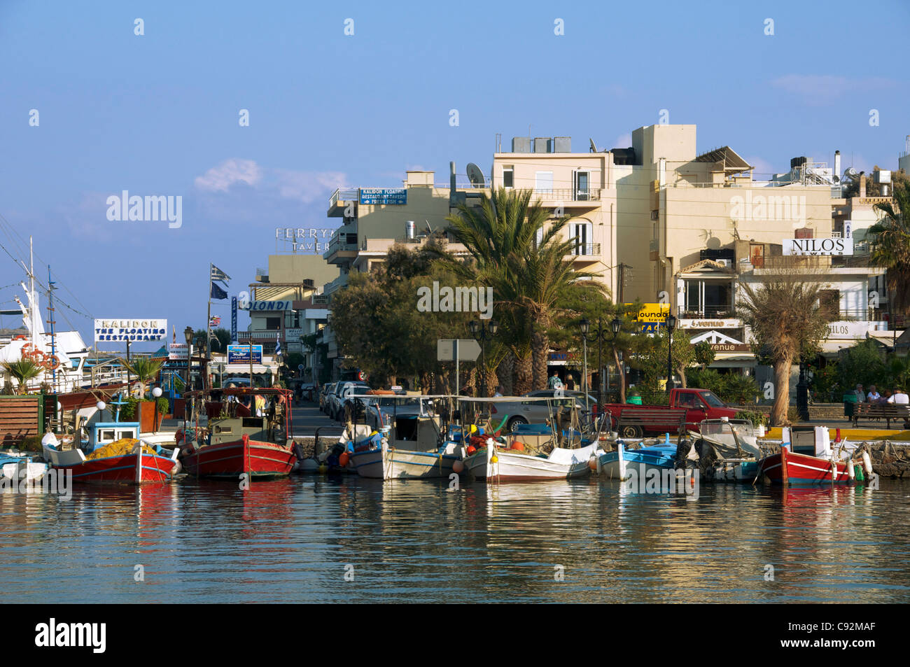 Lungomare Porto Elounda orientale di Creta Grecia Foto Stock