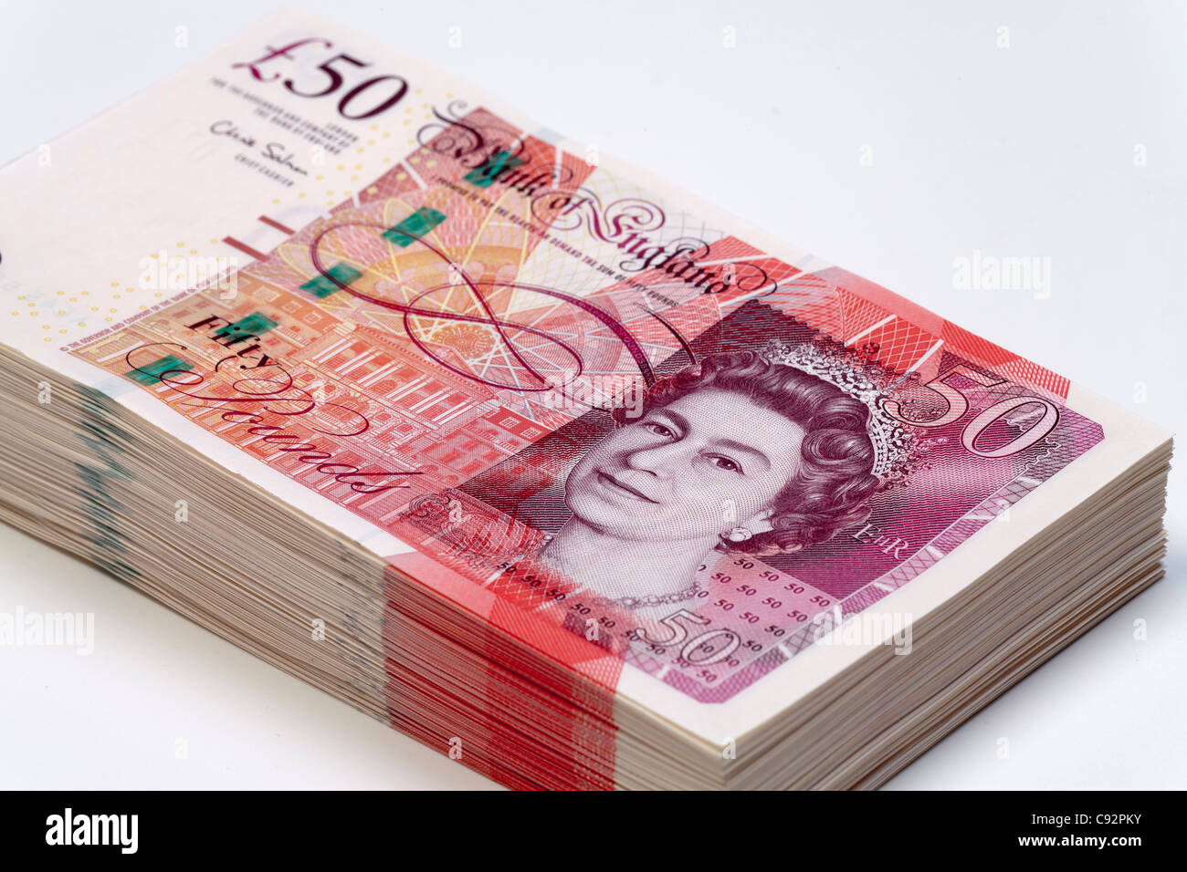 50 pound valuta britannica di banconote 50 sterline contanti ricchi ricchi pila di cassa Foto Stock
