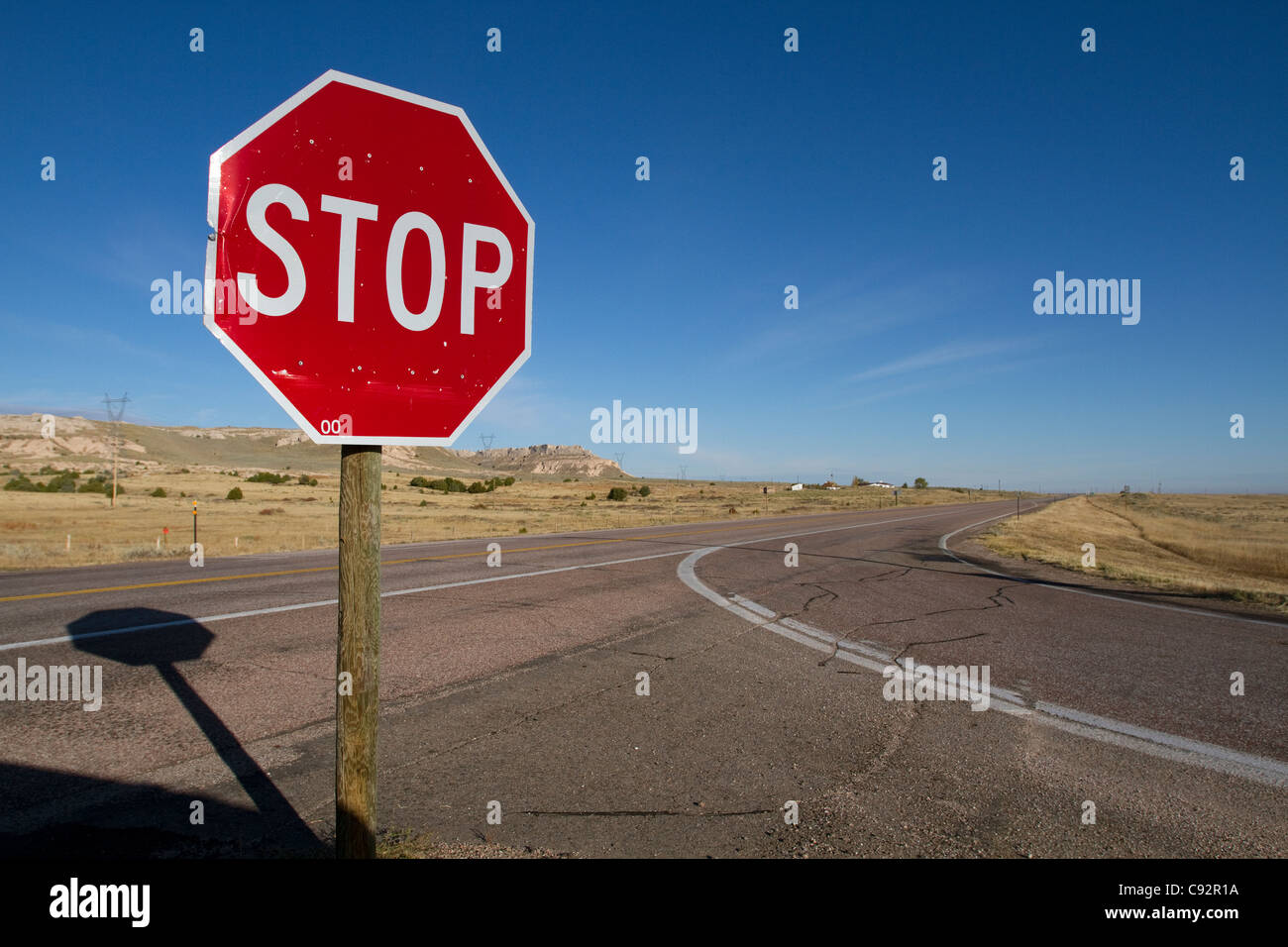 Arresto rosso segno di traffico in corrispondenza di incrocio vicino Scottsbluff Nebraska USA America Foto Stock