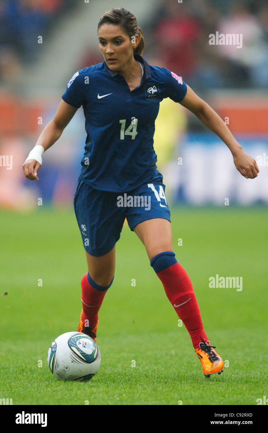 Louisa Necib della Francia in azione durante una 2011 FIFA Coppa del Mondo Donne semifinale partita di calcio contro gli Stati Uniti. Foto Stock