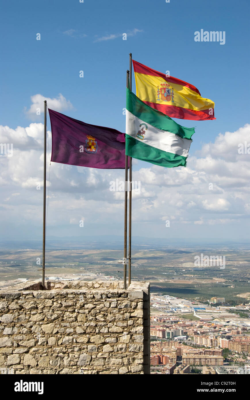 Bandiere di Spagna, Andalusia e Jaen, del Parador de Jaen Castillo de Santa Catalina, Jaen, Provincia di Jaén, Andalusia, Spagna, Europa Foto Stock