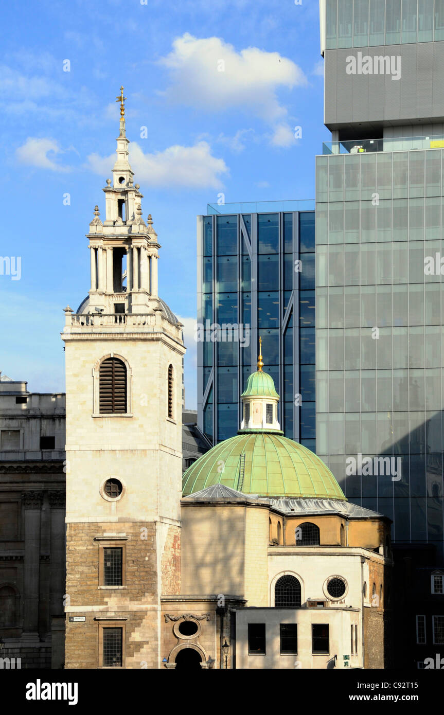 Cupola e campanile della chiesa parrocchiale di St Stephen Walbrook progettato da Sir Christopher Wren città di Londra Inghilterra REGNO UNITO Foto Stock