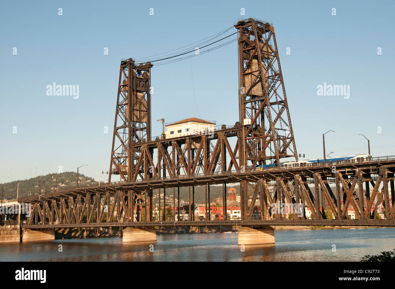 La città di Portland Oregon City acciaio ponte sul fiume Willamette Stati Uniti d'America Foto Stock