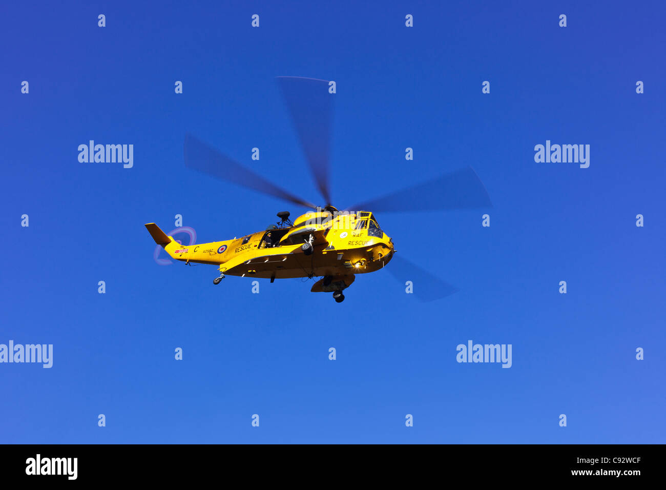 RAF Sea King (XZ587) aria/mare Salvataggio in elicottero su un esercizio con Penrith Mountain Rescue nel Lake District inglese Foto Stock