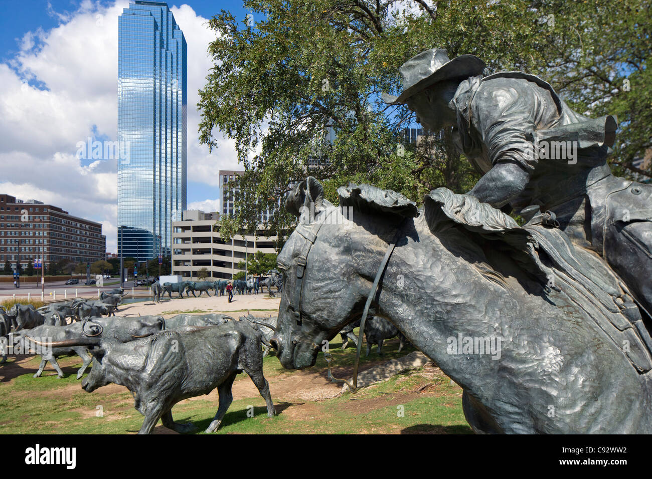 Trail Rider, una parte delle unità di bestiame sculture in Pioneer Plaza, Dallas, Texas, Stati Uniti d'America Foto Stock