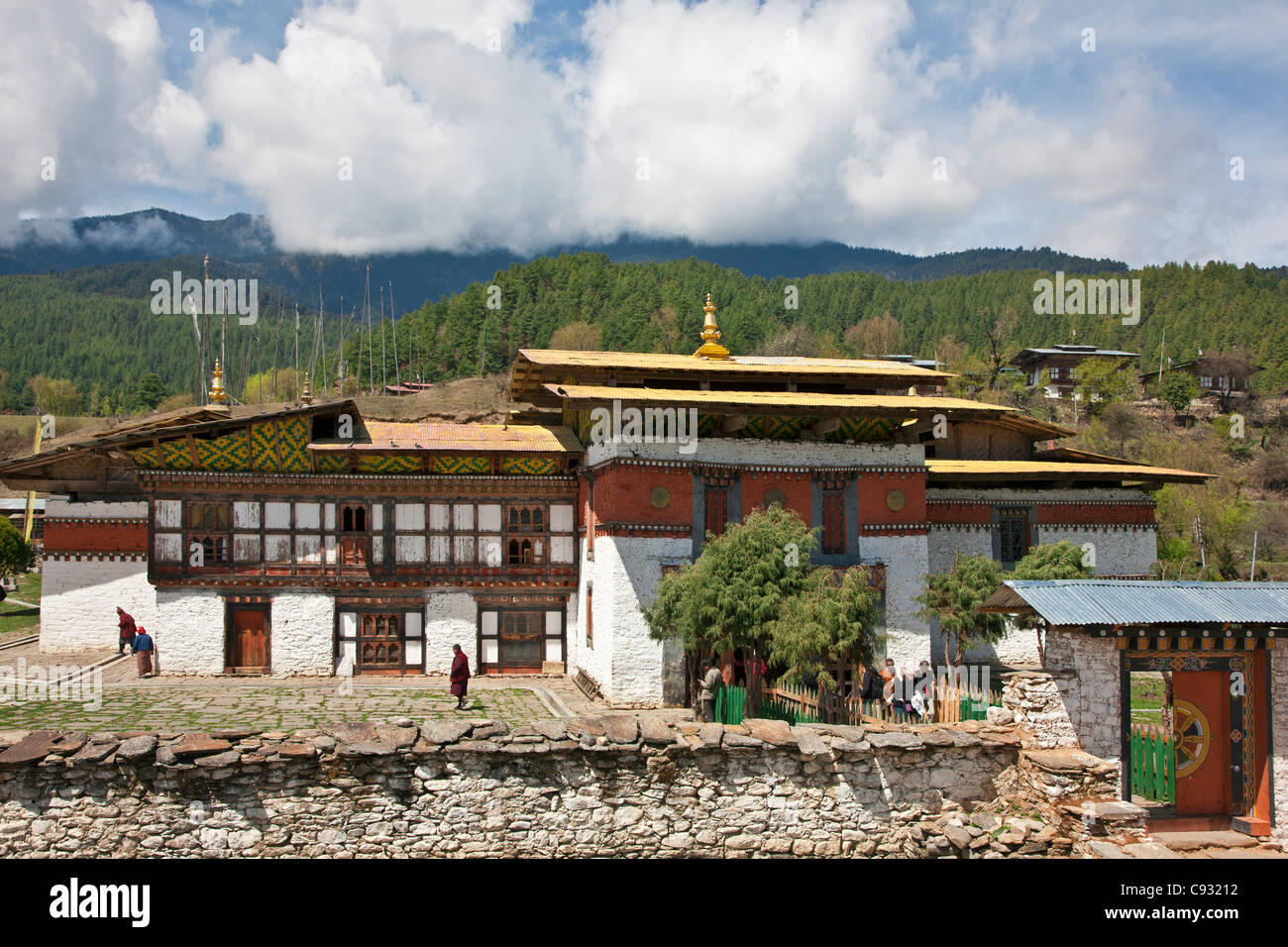 Il bel settimo secolo Jampay (Lhakhang tempio) sulla periferia di Jakar nella valle di Bumthang. Foto Stock