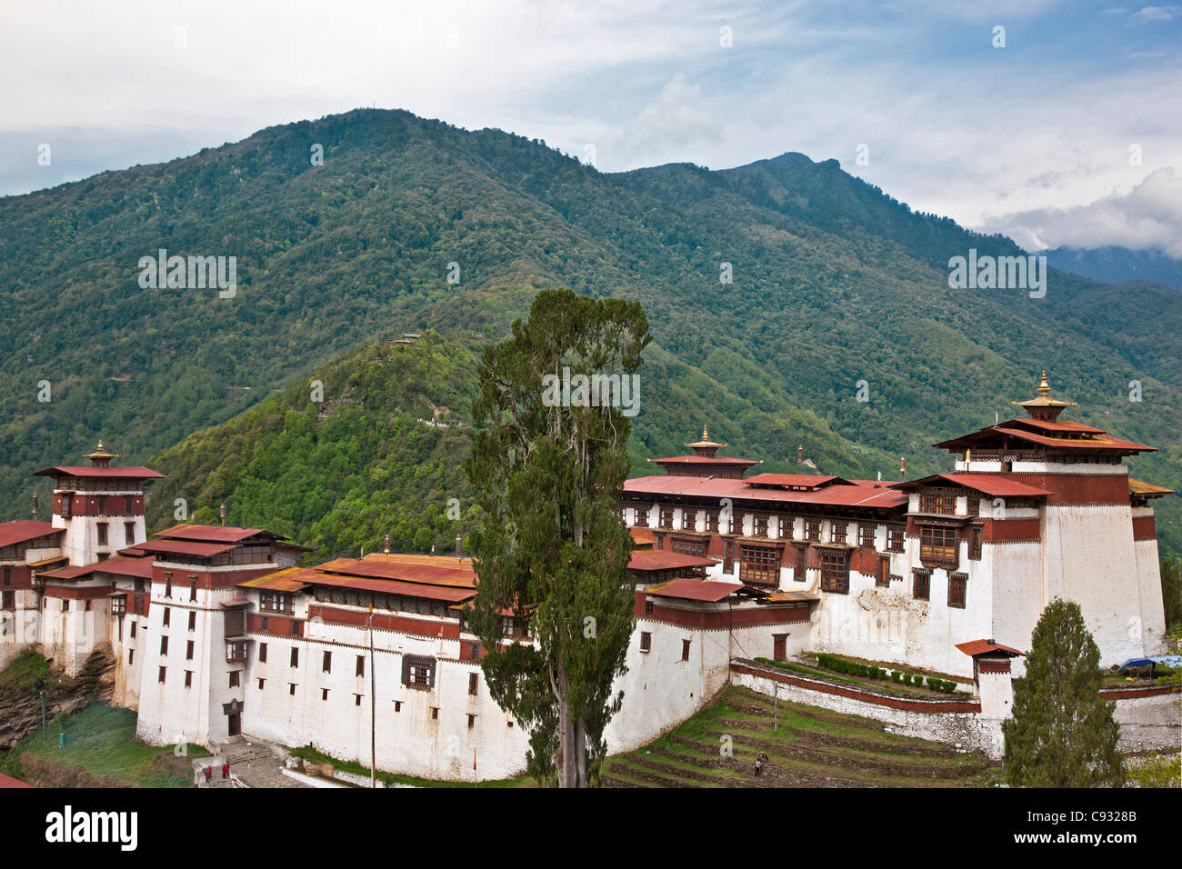 La massiccia Trongsa Dzong, o fortezza fu costruita nel 1640s. Foto Stock