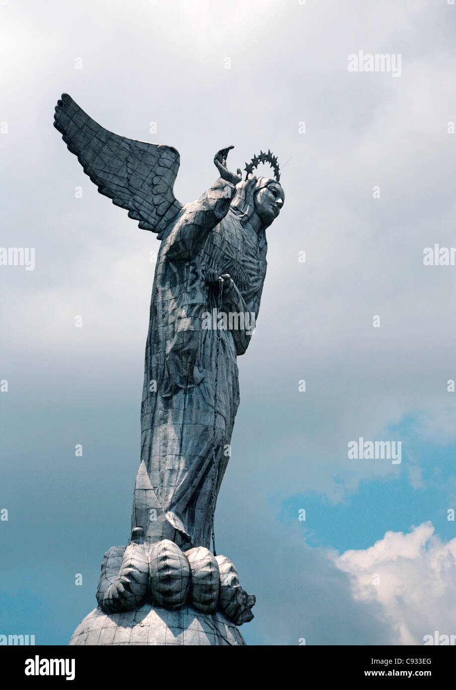 Ecuador, Quito. Ha detto di essere il solo Madonna con ali, è costruito completamente in alluminio e si affaccia su di Quito. Foto Stock