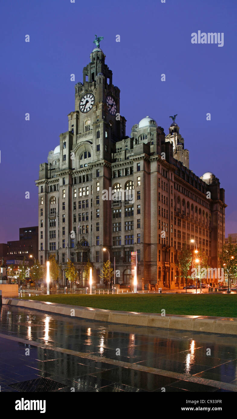 Il Royal Liver Building è un grado che ho elencato la costruzione si trova a Liverpool, in Inghilterra. Foto Stock