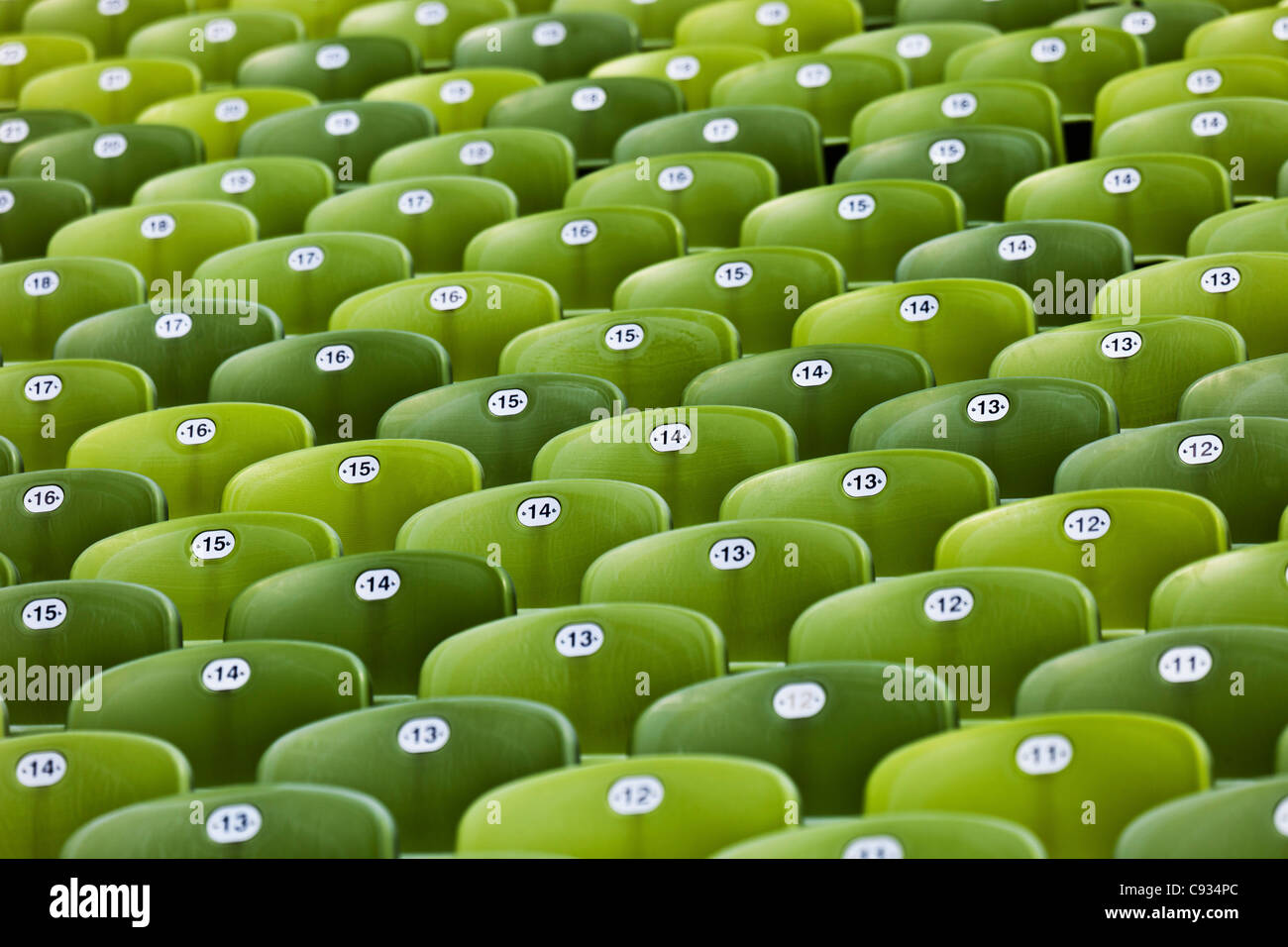 Verde posti a sedere stile stadio di Monaco di Baviera stadio olimpico, Monaco di Baviera Olympic Park, Gern Monaco di Baviera, Germania Foto Stock