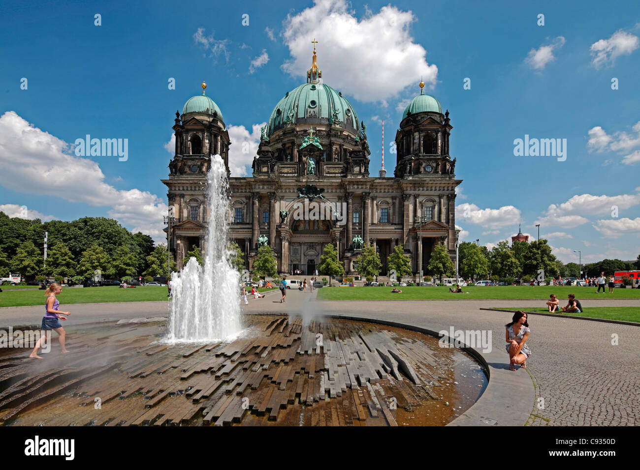 La Cattedrale di Berlino (Berliner Dom) nel centro di Berlino in un giorno d'estate. Foto Stock