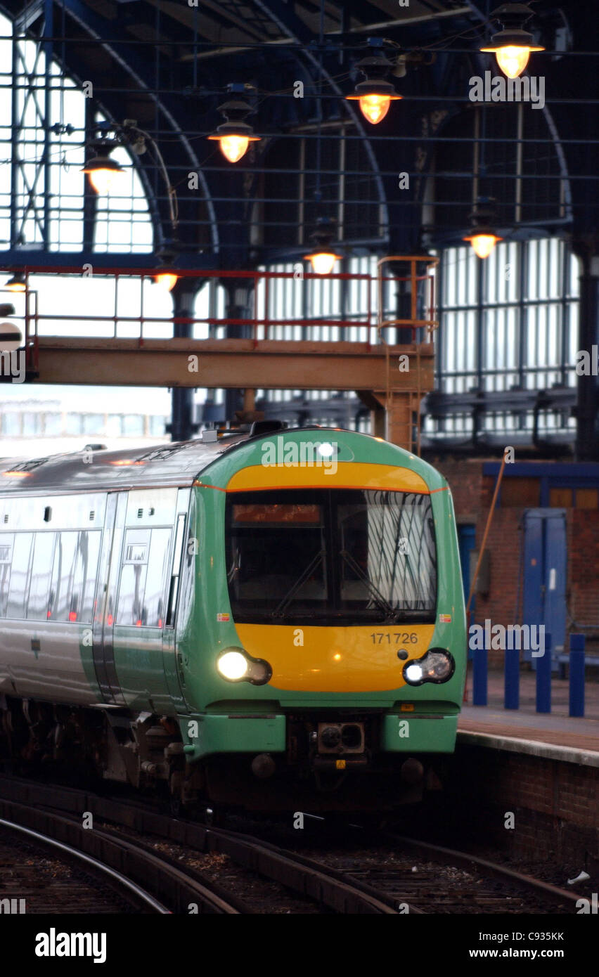 La nuova 171 Turbostar Diesel con il treno alla stazione di Brighton questa mattina come si inizia a sud di ultima Brighton a Ashford service Foto Stock