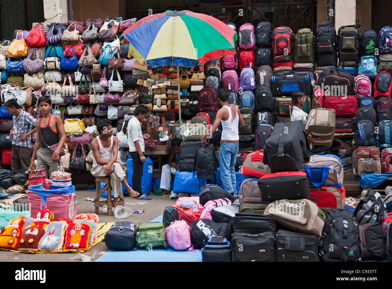 Open-air bancarelle fuori mercato Hogg nel centro di Calcutta. Foto Stock