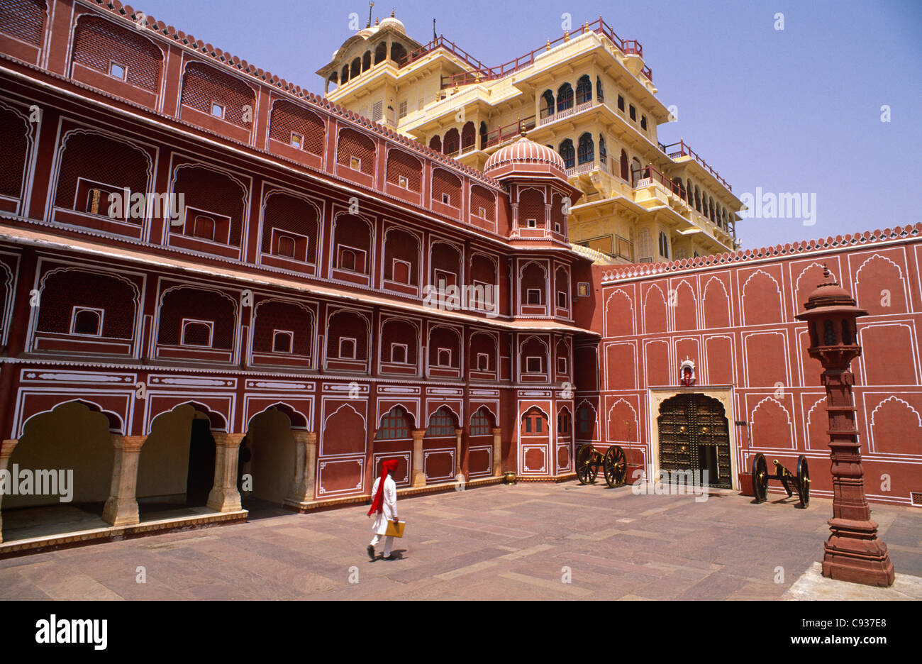 India Rajasthan, Jaipur. Il color crema Chandra Mahal, nella famosa città palazzo nel cuore di Jaipur. Foto Stock