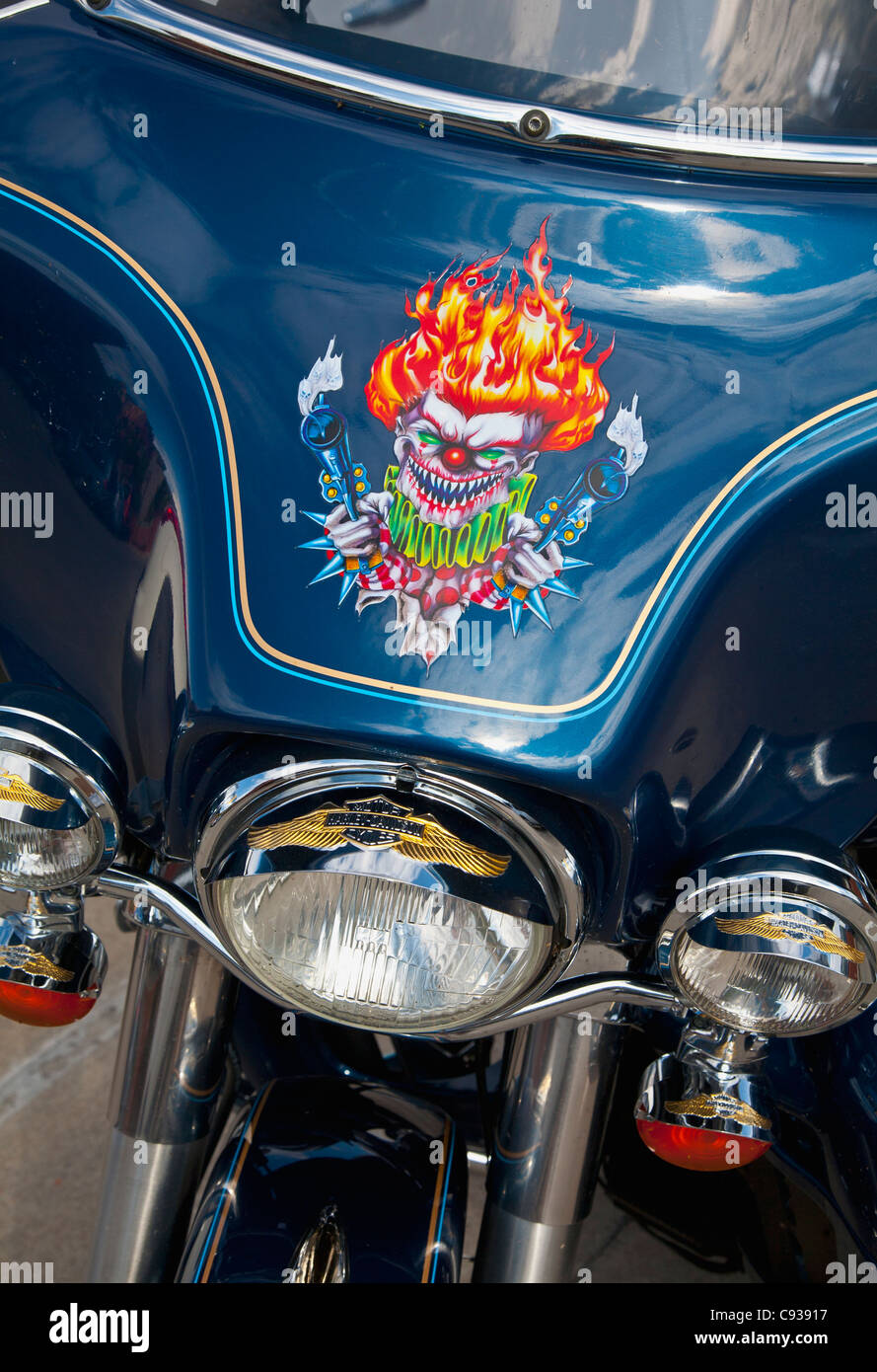 Harley Davidson con la figura del fumetto Foto Stock