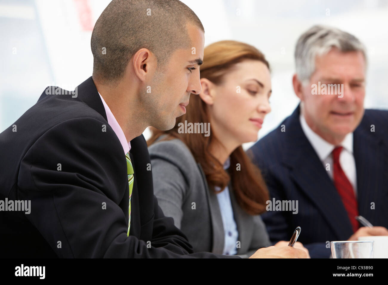 Colleghi di lavoro in riunione Foto Stock