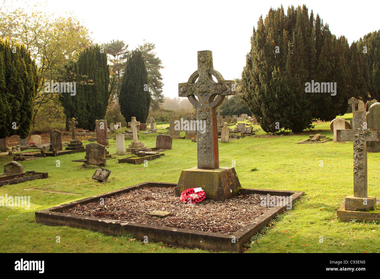 Tomba di Ammiraglio Charles Davis Lucas VC St Lawrence's sagrato Mereworth Kent REGNO UNITO Foto Stock