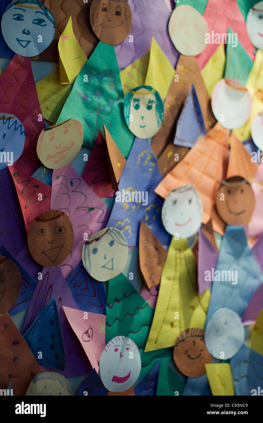 Gli angeli di carta realizzati dai bambini, memoriale di coloro che sono morti e hanno sofferto nel terrore di Settembre 11 Foto Stock