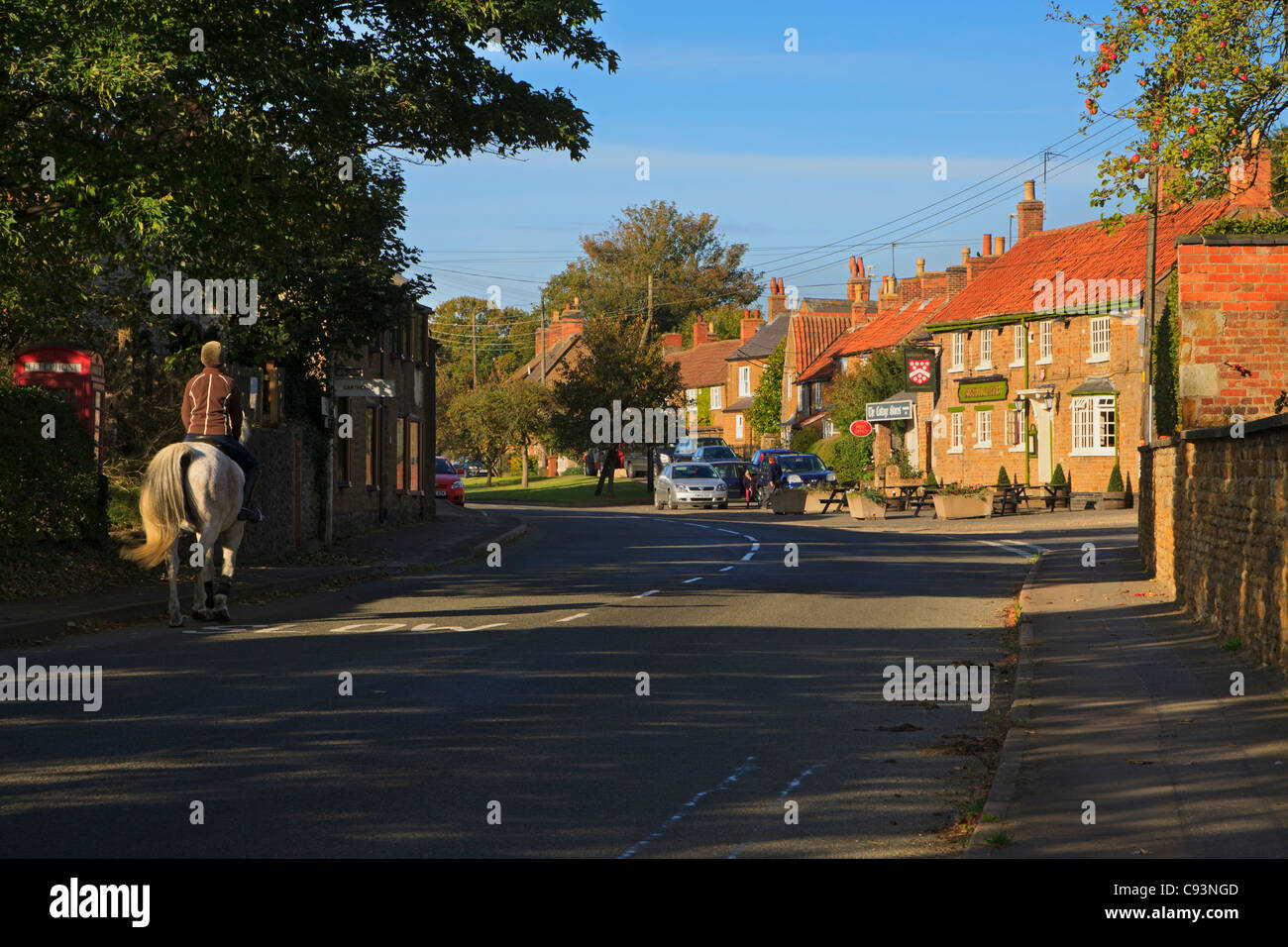 Villaggio di Wymondham, Leicestershire, Regno Unito. Borgo rurale con un ben noto pub, il Berkeley bracci. Foto Stock