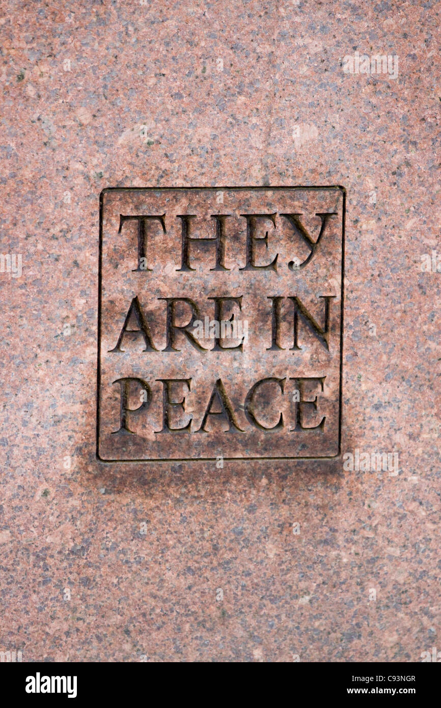 Il sito del World Trade Center a New York City, memoriale di coloro che sono morti e hanno sofferto nel terrore di Settembre 11 Foto Stock