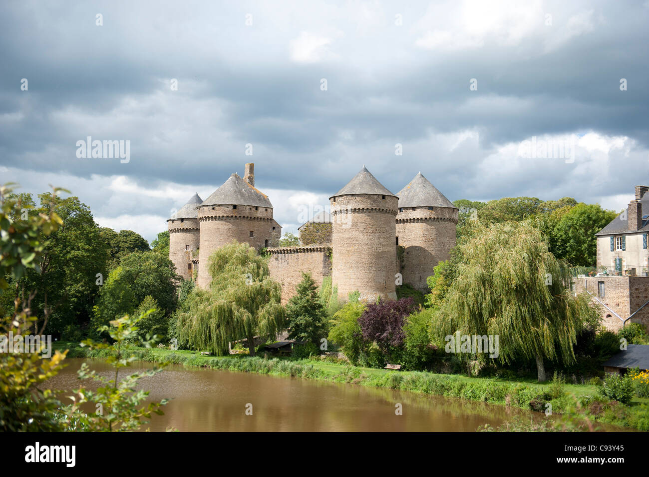 Castello del XV secolo di Lassay Les Châteaux, una Petite Cité de Caractère en Mayenne nel Pays de la Loire, Francia Foto Stock
