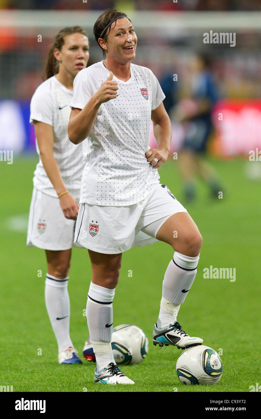 Abby Wambach degli Stati Uniti si riscalda prima del 2011 FIFA Coppa del Mondo Donne finale contro il Giappone. Foto Stock