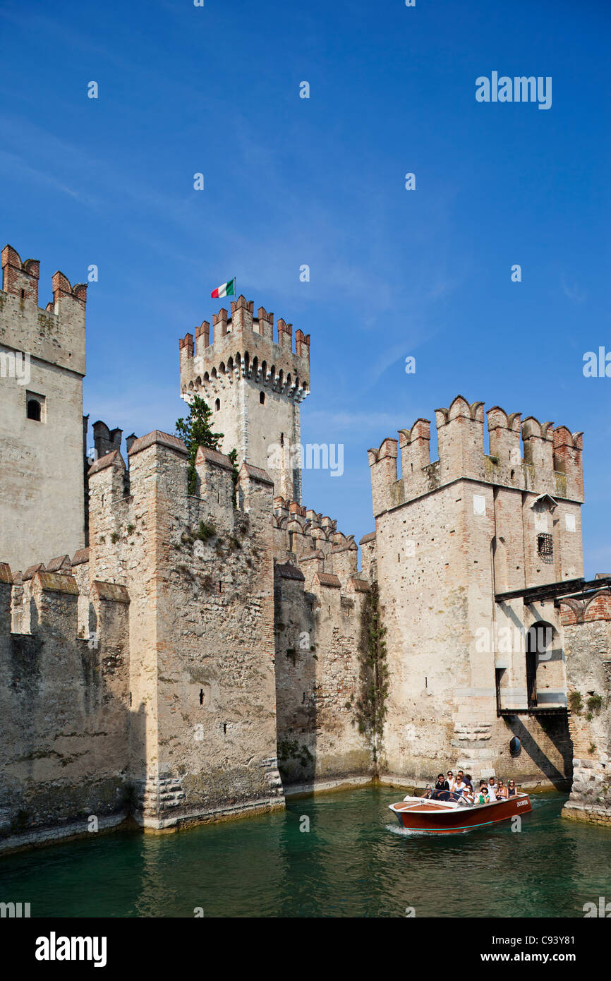 L'Italia, Lombardia, Lago di Garda, Sirmione, Castello di Sirmione Foto Stock