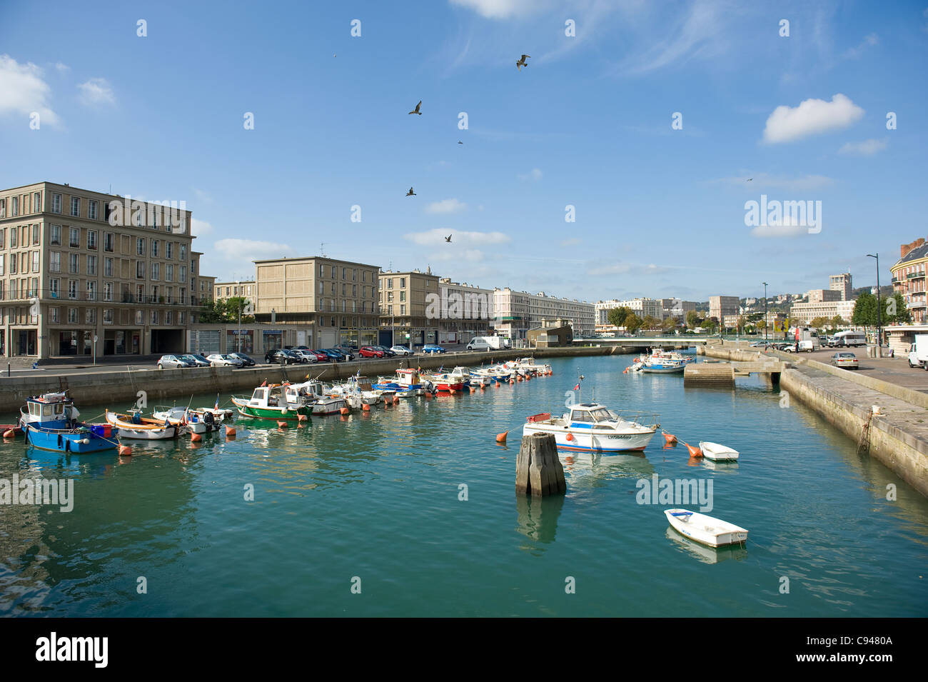 Barche da pesca e motor yacht il Bassin du Roi, il più antico porto di Le Havre, UNESCO patrimonio wold in Normandia, Francia Foto Stock