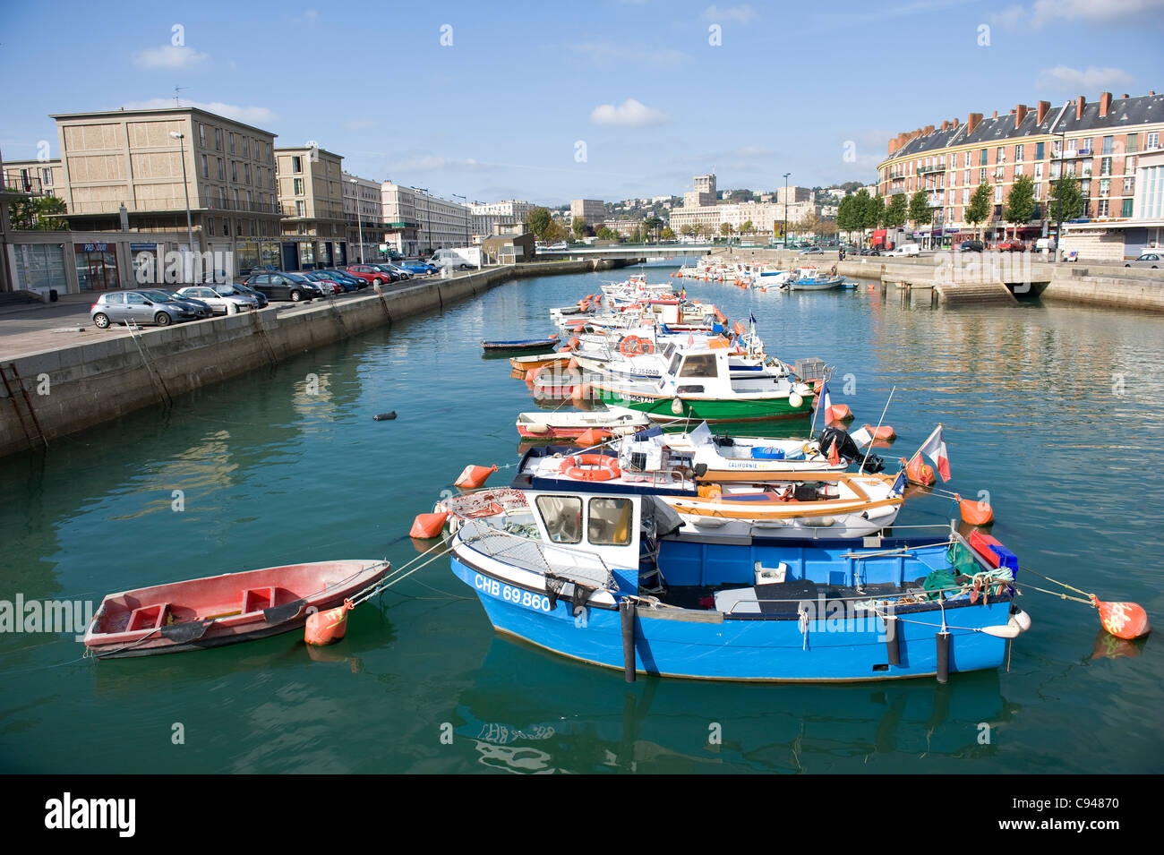 Barche da pesca in il Bassin du Roi, il più antico porto di patrimonio mondiale UNESCO città di Le Havre in Normandia, Francia Foto Stock