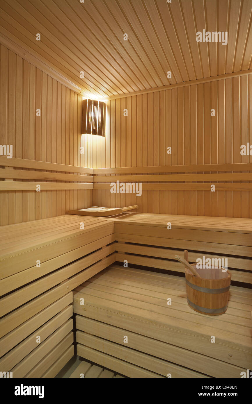 Interno di un hotel sauna, un moderno design in legno. Foto Stock