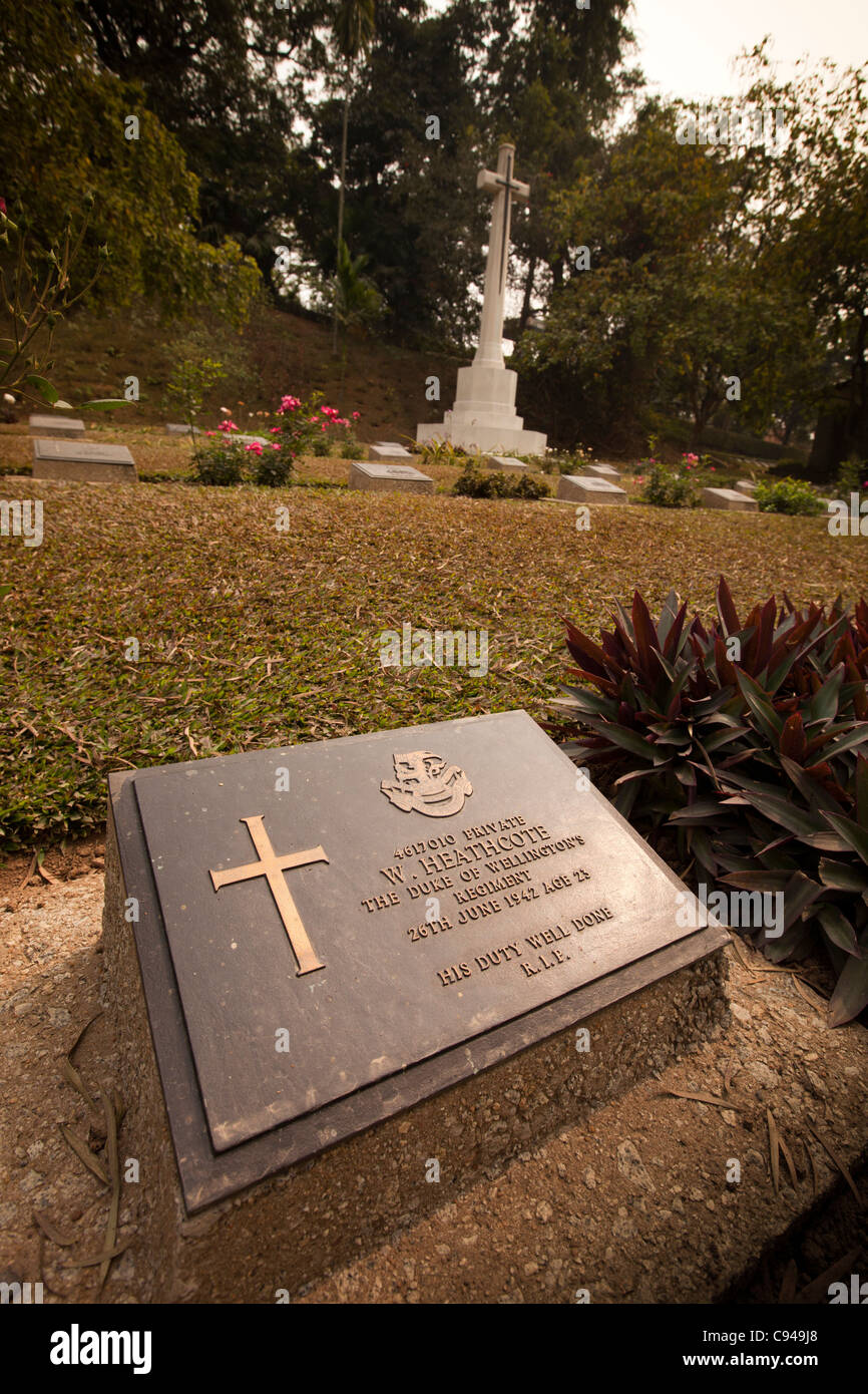 India, Assam, Guwahati, Commissione delle tombe di guerra del Commonwealth War Cemetery headstone privati Heathcote W Foto Stock