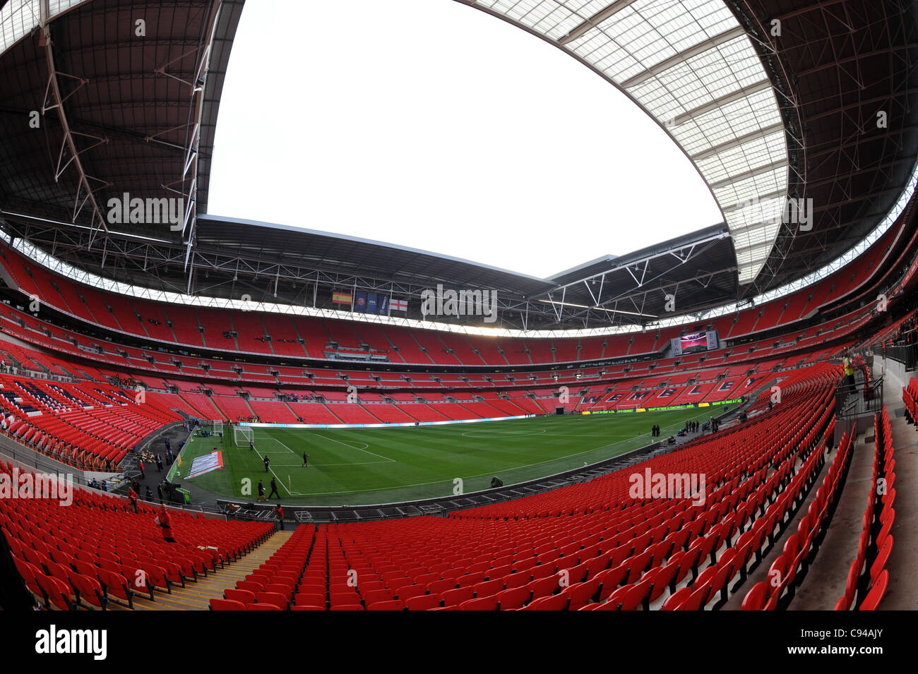 Vista dentro lo stadio di Wembley a Londra, Inghilterra. La nazionale inglese di Stadium e la casa del calcio inglese Associazione o FA Foto Stock