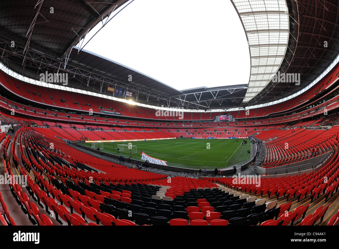 Vista dentro lo stadio di Wembley a Londra, Inghilterra. La nazionale inglese di Stadium e la casa del calcio inglese Associazione o FA Foto Stock