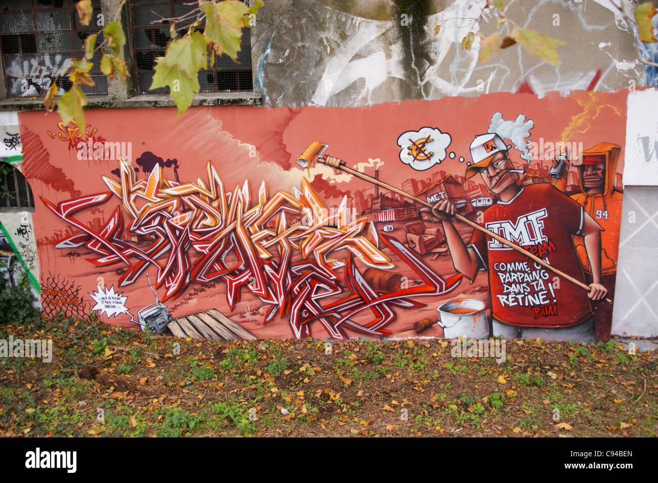 Anti-capitalista graffiti su un muro, Toulouse, Haute-Garonne, Midi- Pyréneés, Occitanie, Francia Foto Stock