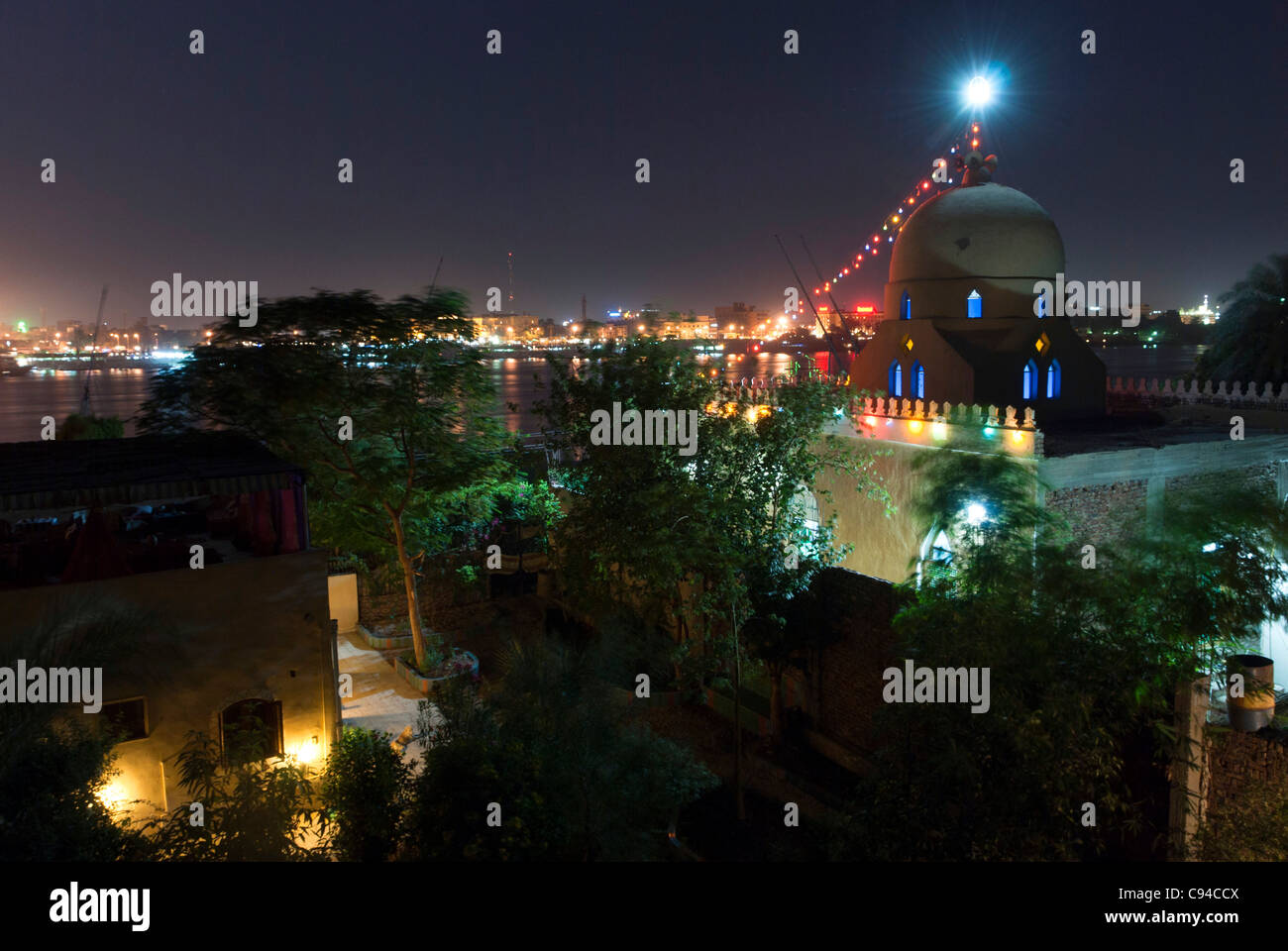 La moschea di poco da notte - Luxor West Bank, Alto Egitto Foto Stock
