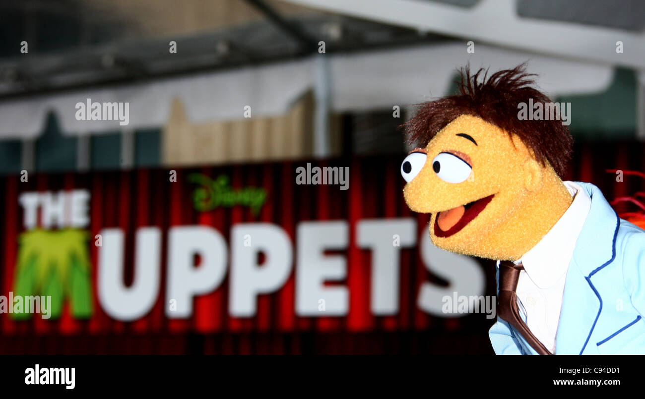 WALTER i Muppets. PREMIERE MONDIALE HOLLYWOOD Los Angeles California USA 12 Novembre 2011 Foto Stock