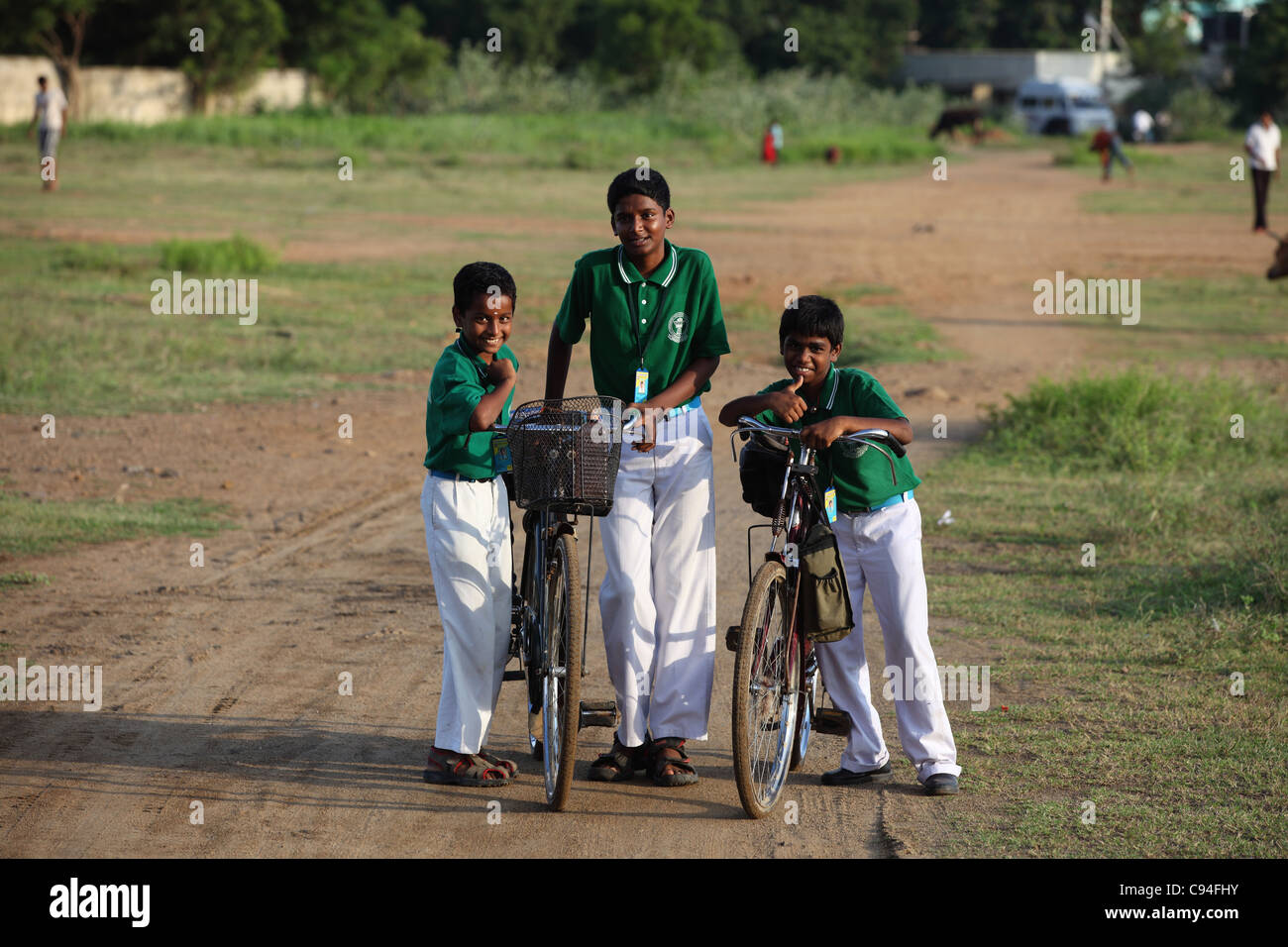 Indian School boys con bicicletta Tamil Nadu India Foto Stock