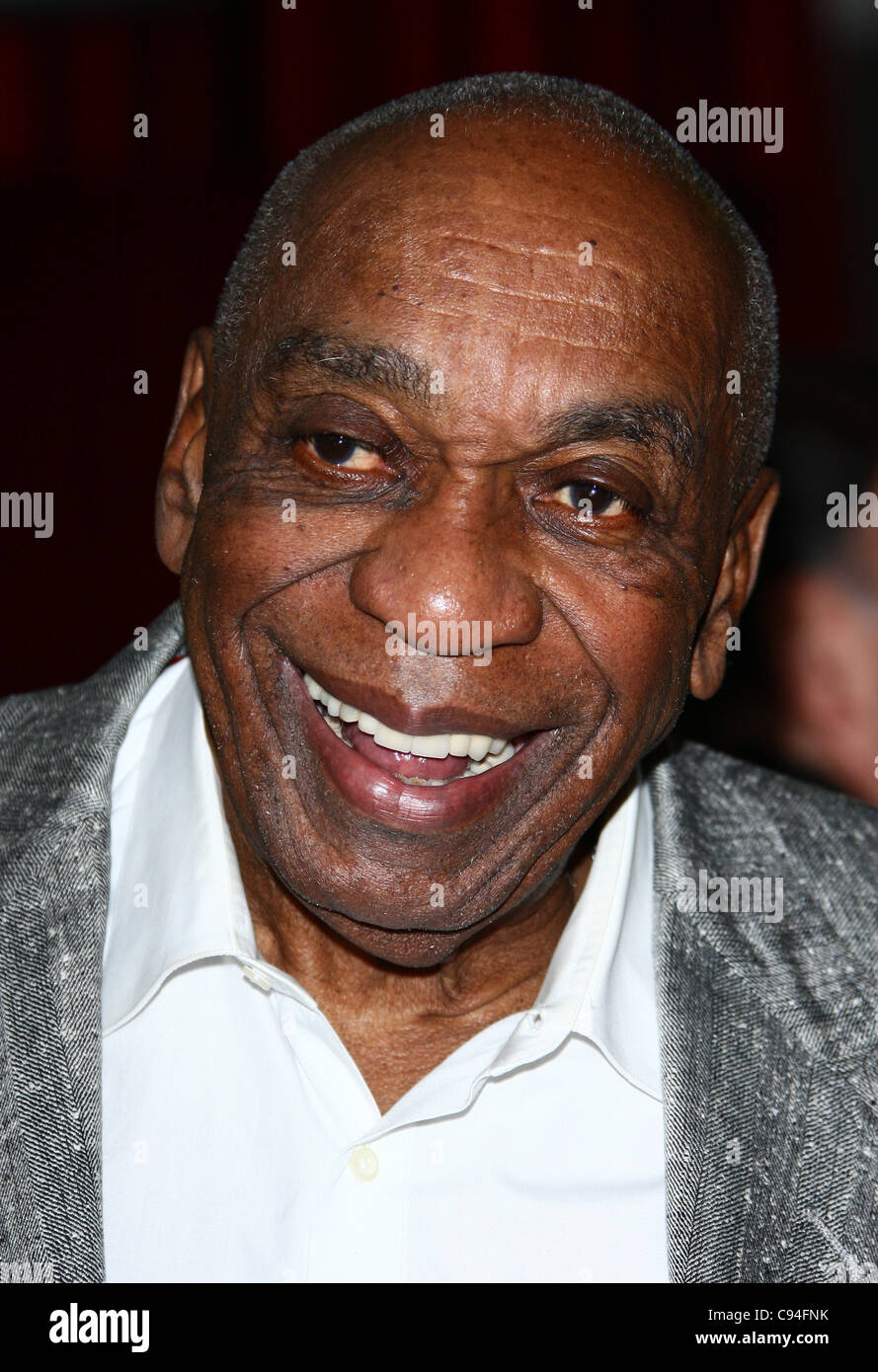 BILL COBBS i Muppets. PREMIERE MONDIALE HOLLYWOOD Los Angeles California USA 12 Novembre 2011 Foto Stock
