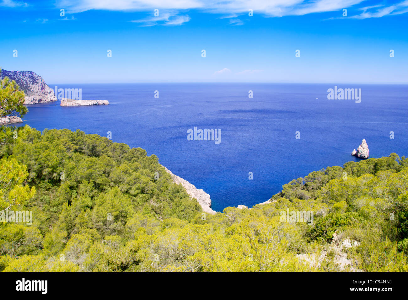 Porto di Ibiza de San Miquel San Miguel spiaggia con acqua blu Foto Stock