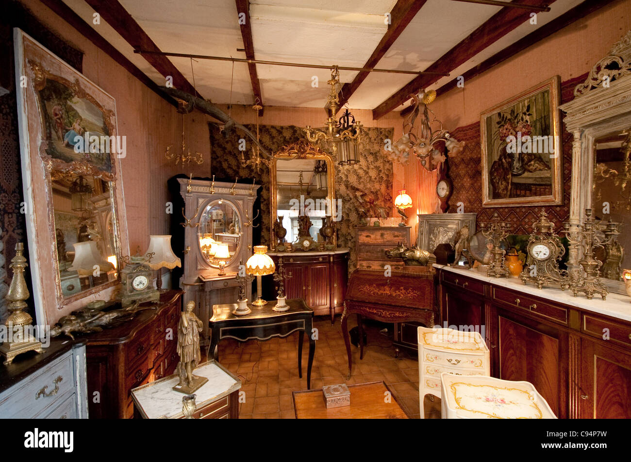 Il mercato delle pulci di Saint-Ouen Parigi vicino a Parigi, Francia Foto Stock