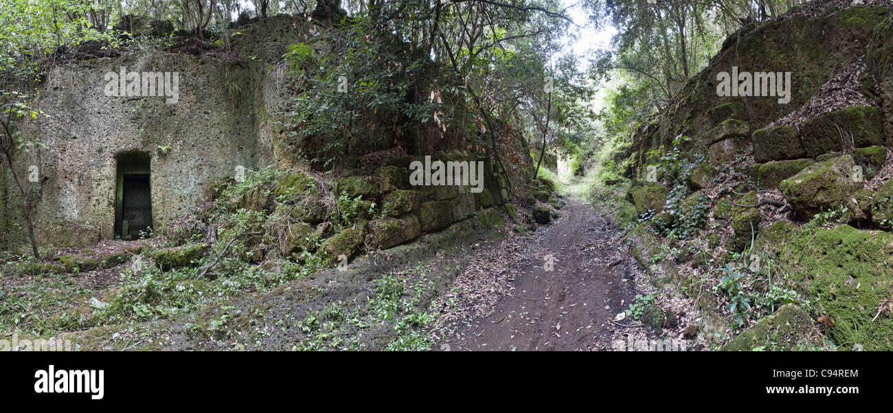 Via degli inferi (Via degli Inferi) nella necropoli etrusca della Banditaccia, Cerveteri, Italia Foto Stock