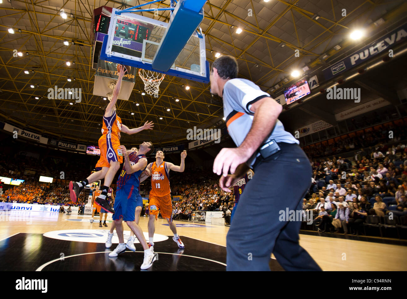 Stagione regolare partita di basket tra Valencia Basket Club e il FC Barcelona, corrispondente al 7 viaggio di Liga Endesa Foto Stock