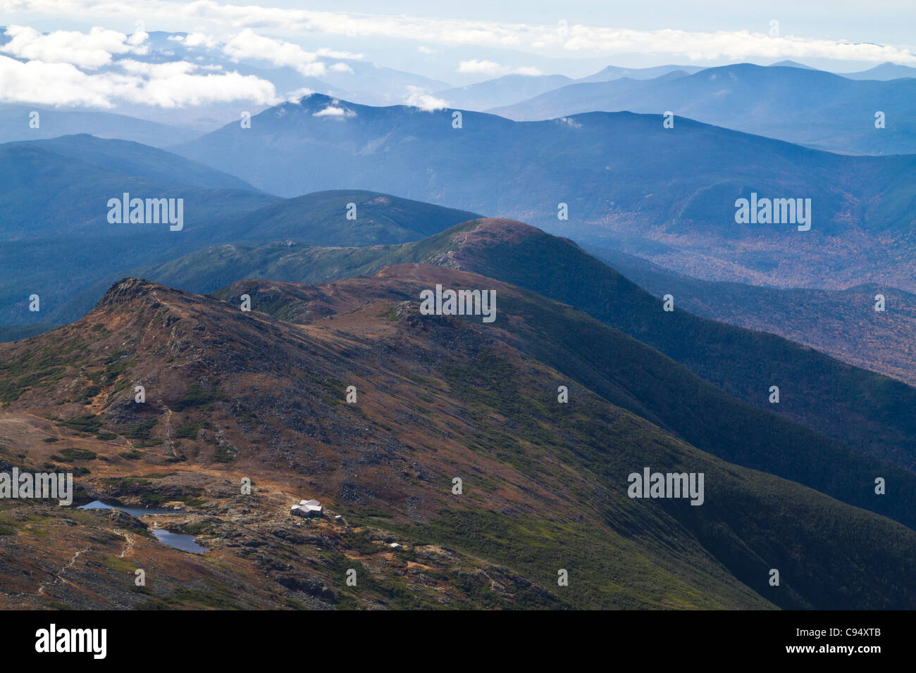 La vista dalla cima di Mount Washington, New Hampshire, il picco più alto nel nordest degli Stati Uniti a 6,288 m. Foto Stock