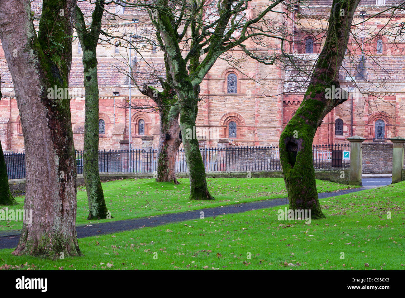 St Magnus Cathedral a Kirkwall sulla terraferma Orkney. Foto Stock