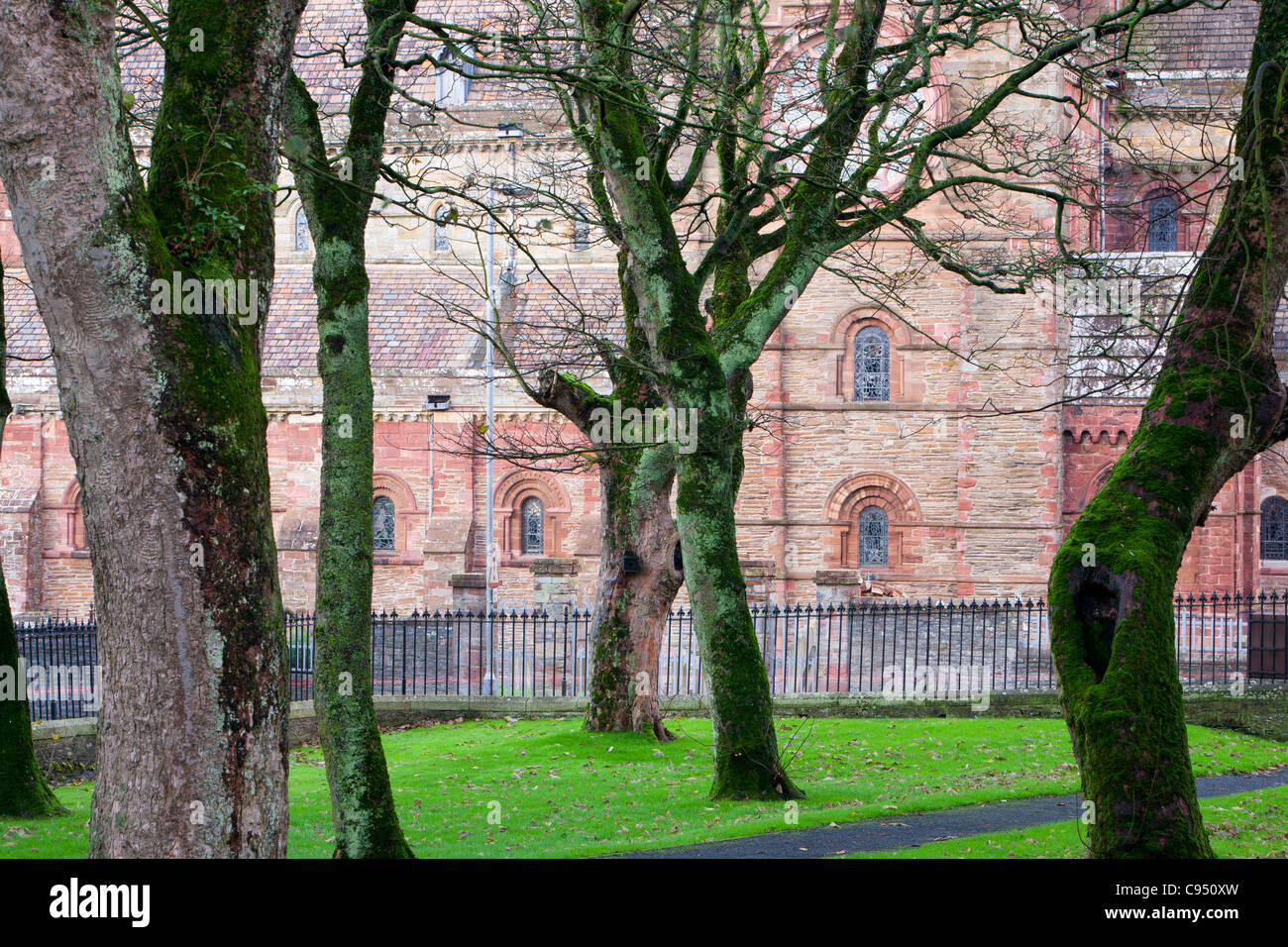 St Magnus Cathedral a Kirkwall sulla terraferma Orkney. Foto Stock
